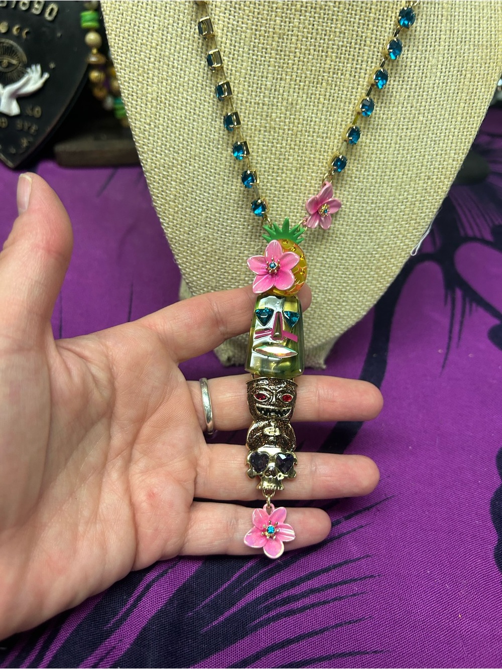 NWT 🌺Rare🌺 Betsey Johnson Tropical Island Time Tiki Pineapple Skull Necklace - Picture 10 of 11